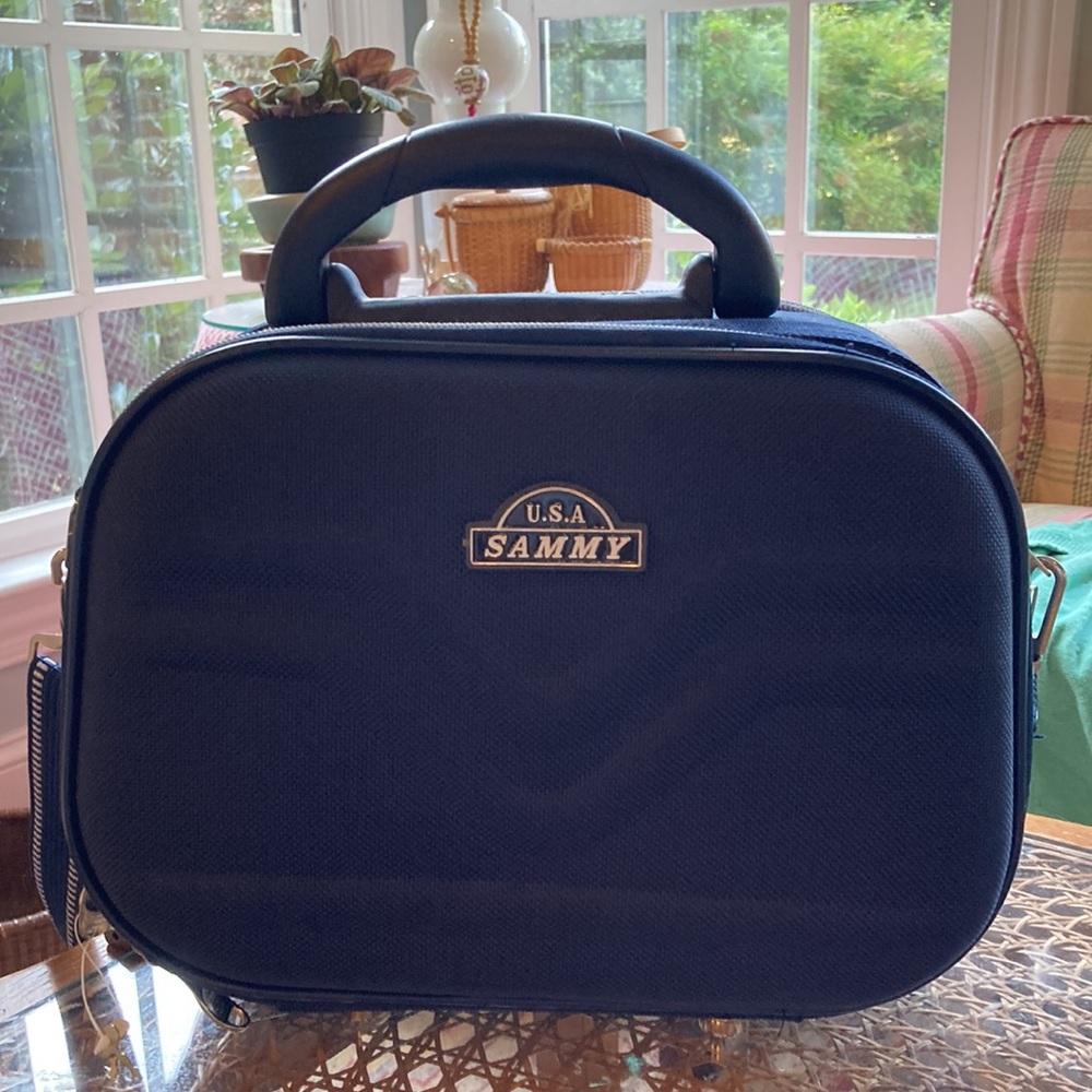 Sammy USA navy blue train case with lots of storage. New. Has lock. - Picture 2 of 10